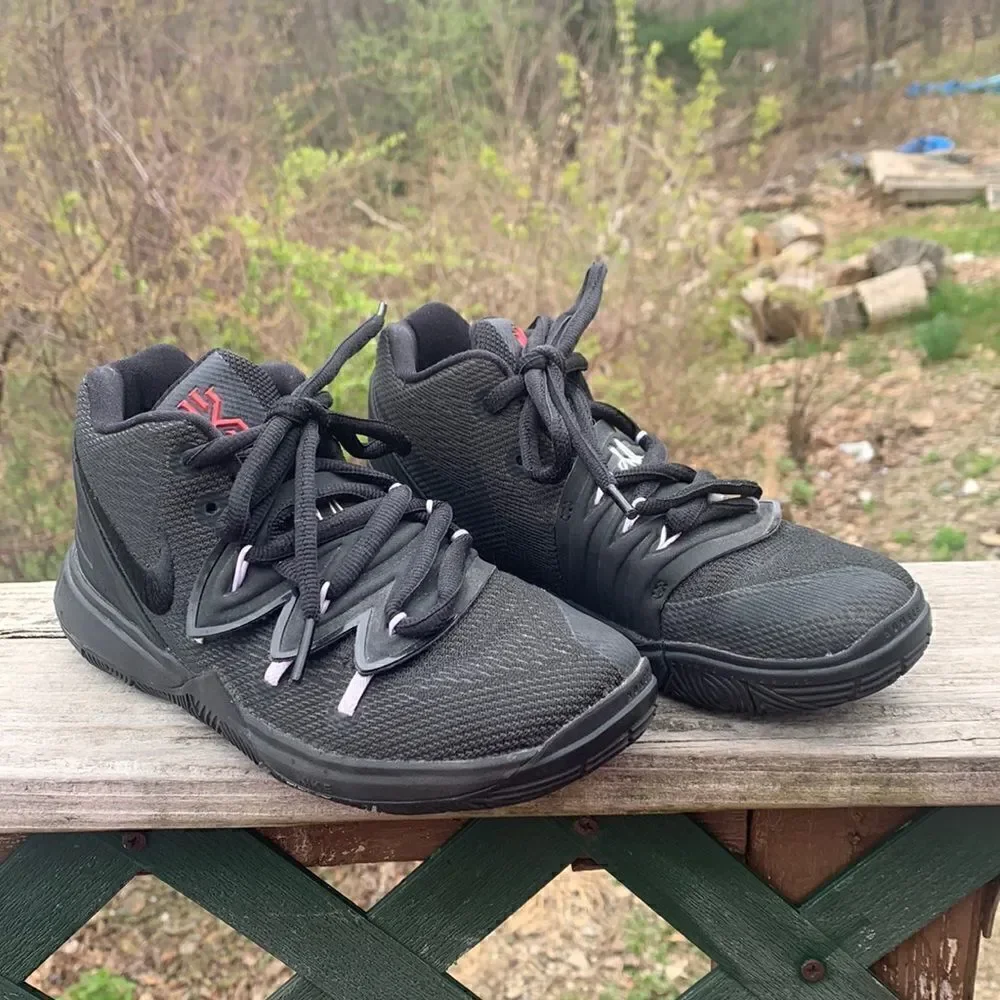 Nike Kyrie 5 Red Carpet Sneakers Sz 2Y